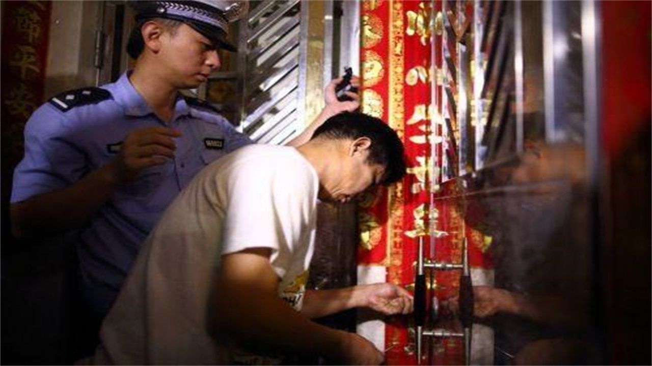 請開鎖師傅開了鎖后，師傅為什么一般都不進門，就算主人請也不進去？